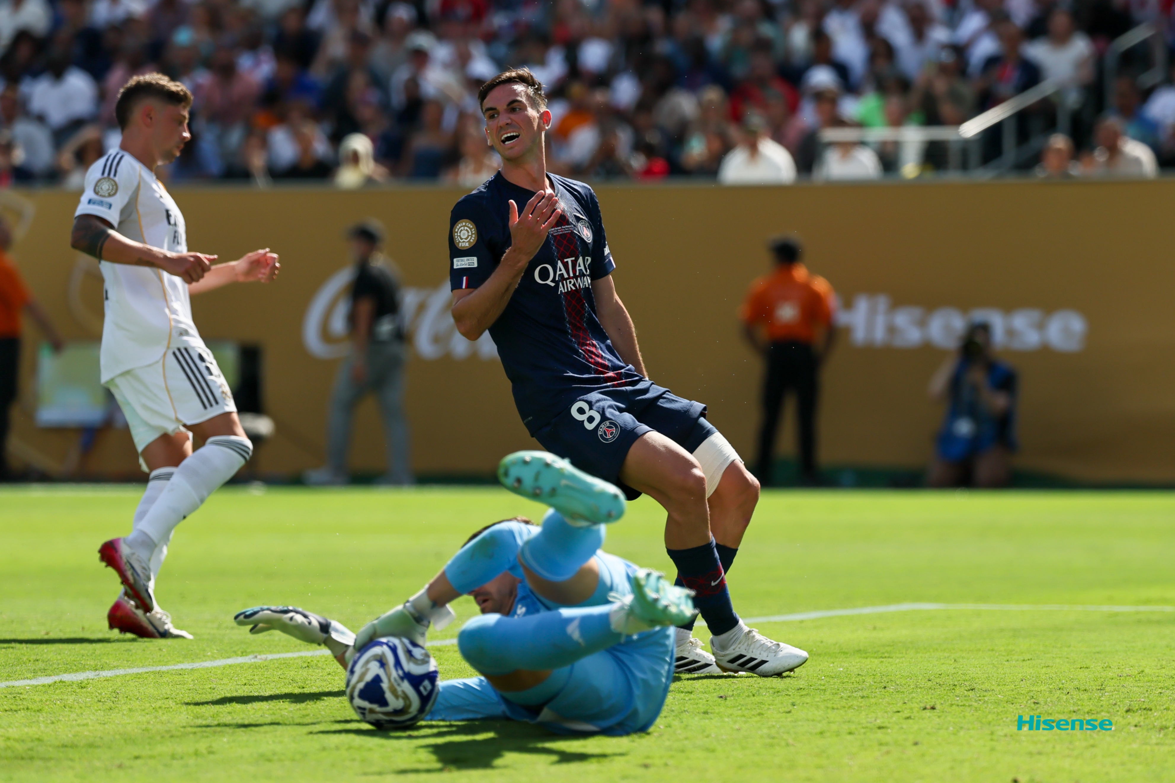 今夜突围战来临；马赛围绕亚冠止住颓势；压力陡增；赛季目标并未改变 