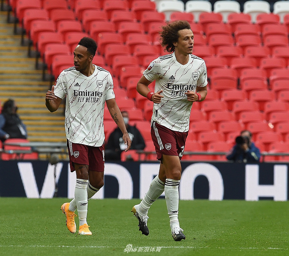 赛地聚焦——社区盾今晨热度飙升，阿森纳单刀错失，气氛紧张，医务组通报恢复(今日曼联阿森纳强势碰撞)