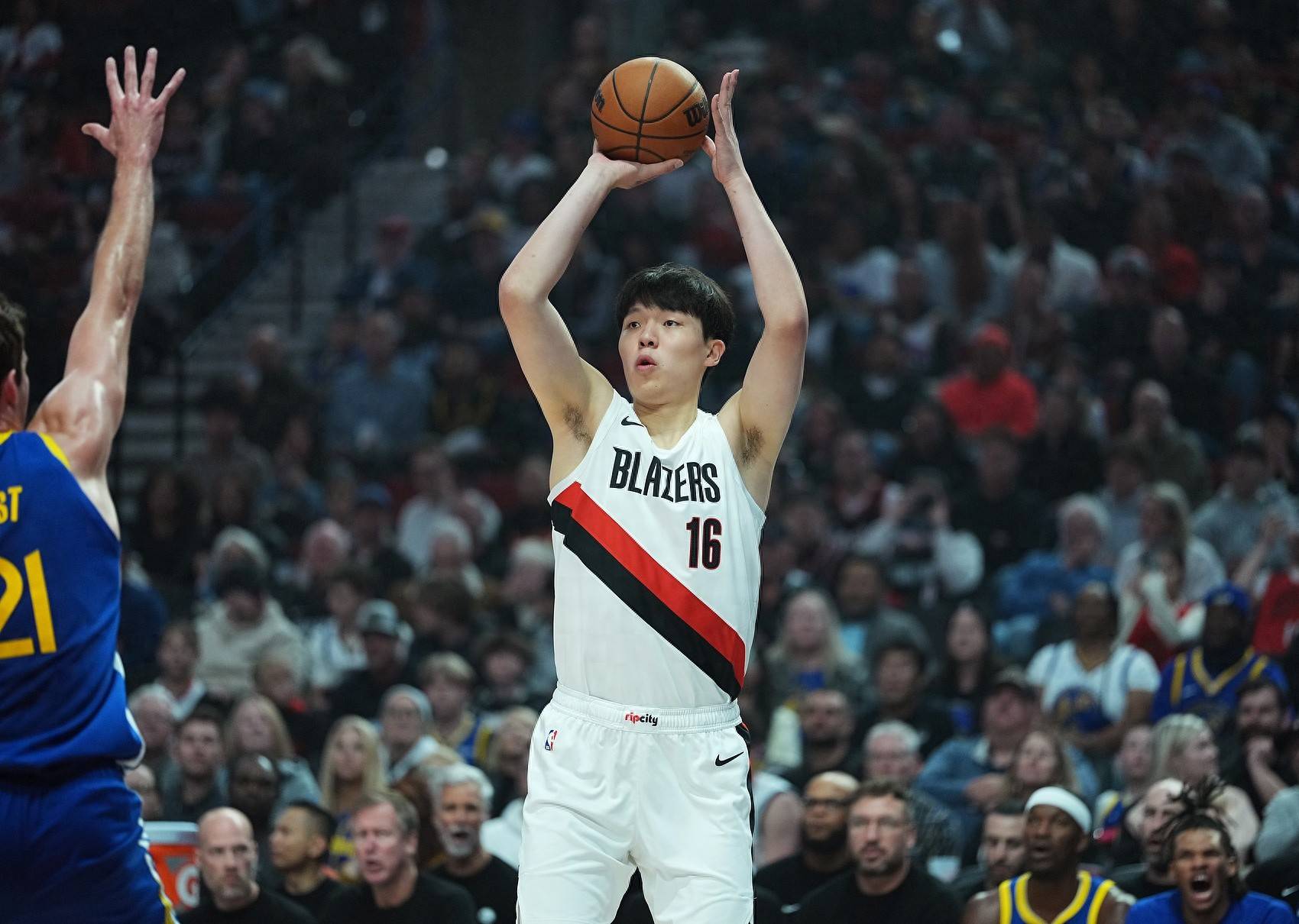 NBA常规赛赛程吃紧，里尔集结日扳平良机，话题不断，临场指挥获称赞(myleg中文翻译)