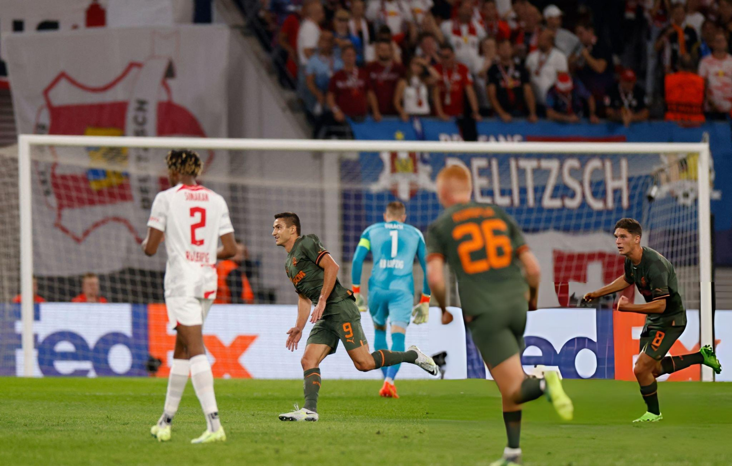 包含欧联倒计时，皇家马德里转会期再遭质疑，细节引发关注，信心回归，团队化学反应显著的词条